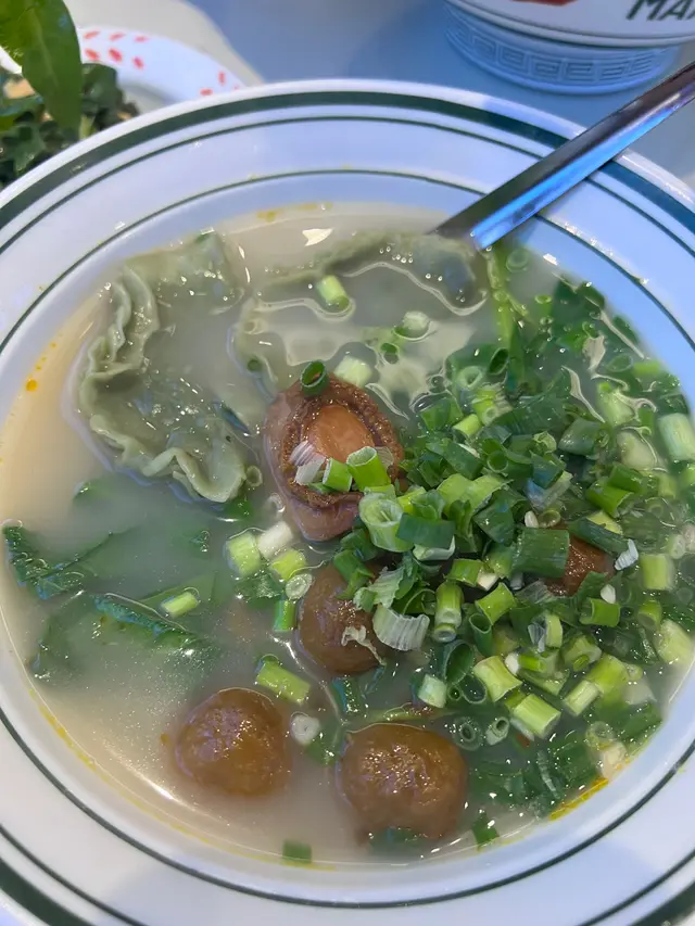 白菜🥬豬肉自家制餃子🥟咖喱陳皮魚蛋+通菜底鮑汁鮑魚