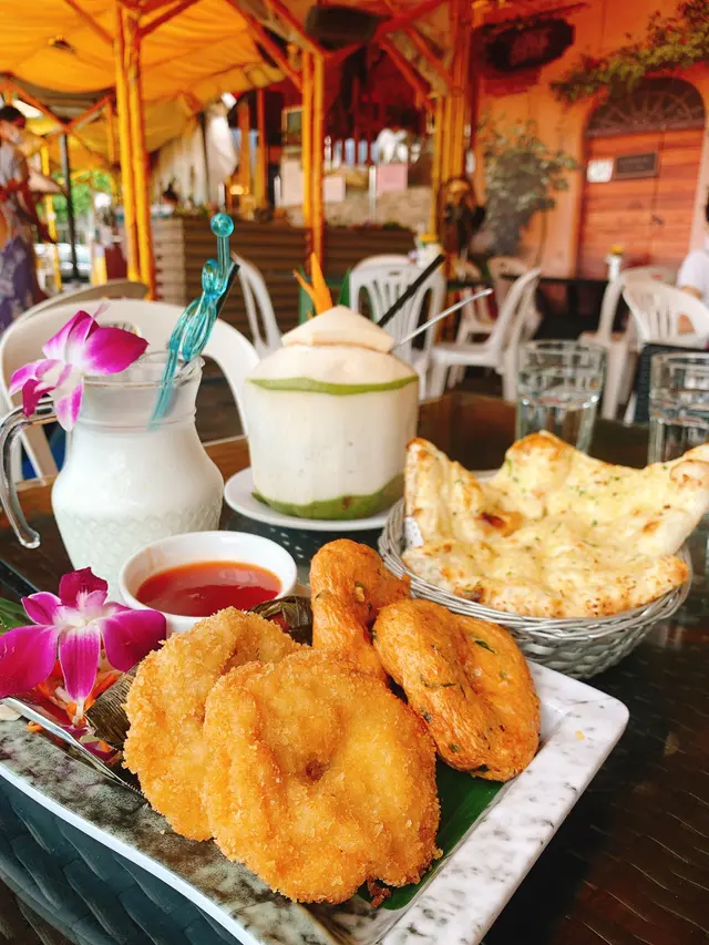 雜錦拼盤：香葉雞、魚餅同蝦餅各2舊