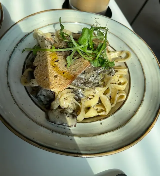 手打意粉配黑松露忌廉醬