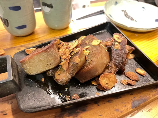 鐵板蒜片香煎厚切牛舌