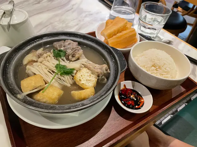 白胡椒肉骨茶配白飯