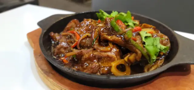 鐵板黑椒牛仔骨