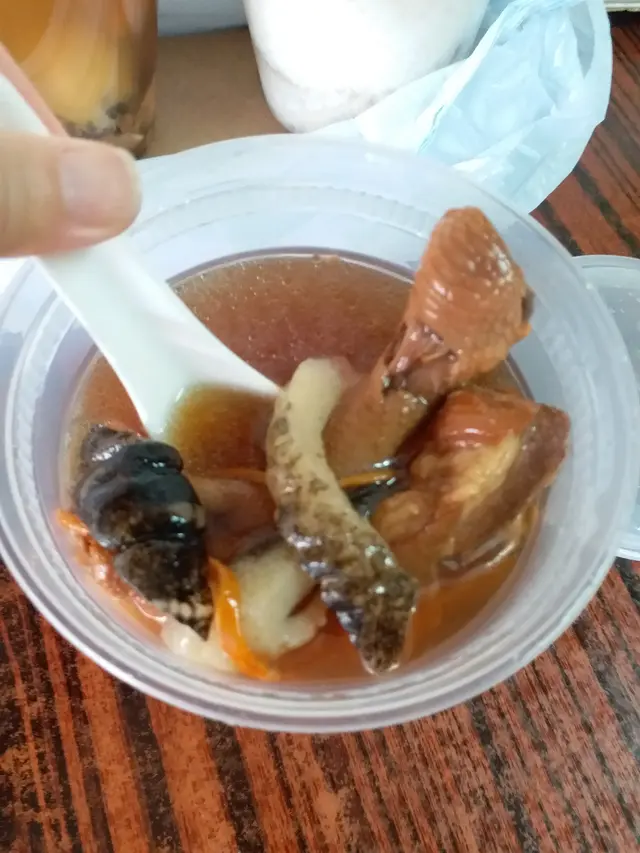 蟲草花赤肉燉海參