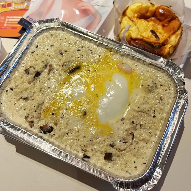 溫泉蛋大蝦卡邦尼椰菜花飯