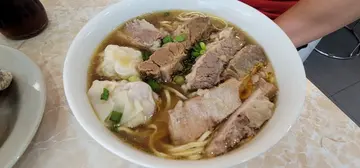 牛腩雲吞伊麵