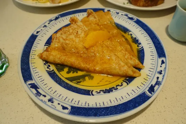 班戟被滲至濕腍,橙酒味道稍遜,橙汁味較濃!食落一般