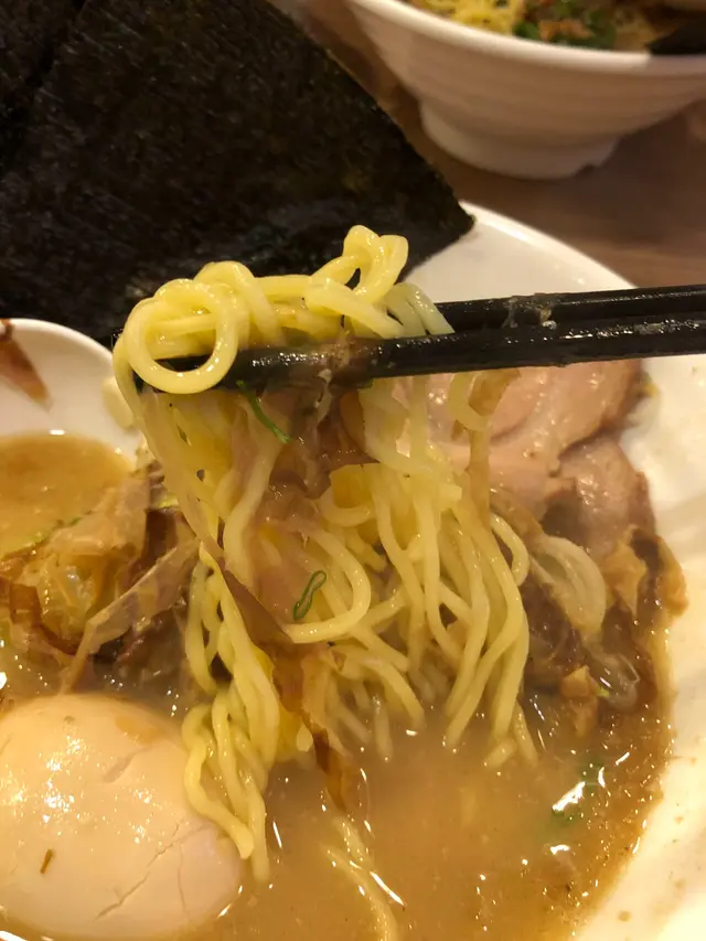 麵質選了硬麵, 煙韌但不彈牙,不掛湯