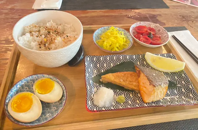 Pan-fry salmon teishoku