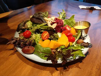 紅菜頭香芒葡萄藜麥沙律配蜜糖芥末醬