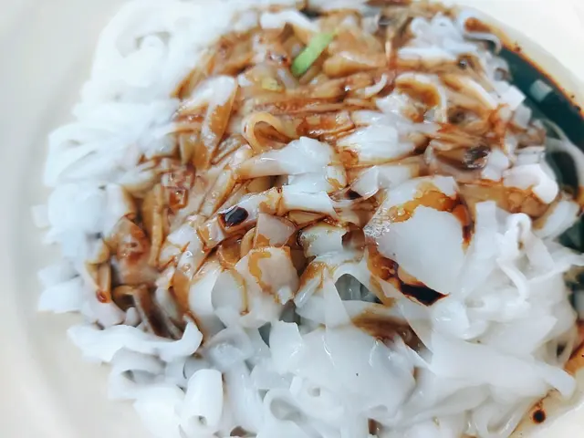 豬油撈河粉十豬耳、魚皮餃