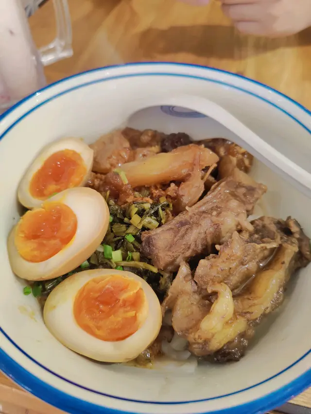 紅燒牛筋腩乾拌麵