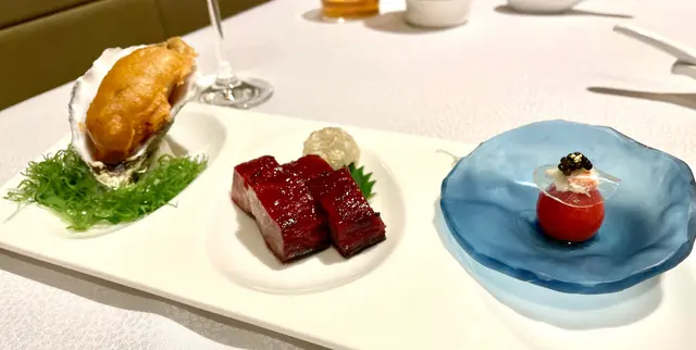 玥龍精選三小品 （酥炸法國生蠔,蜜汁黑豚叉燒,梅酒蟹肉小蕃茄梅凍