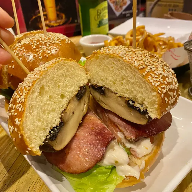 大烤菇煙鴨胸漢堡 