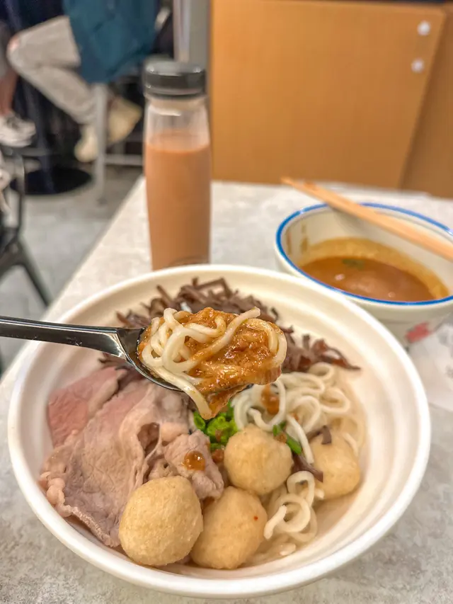 阿荔特濃沙嗲車仔沾麵