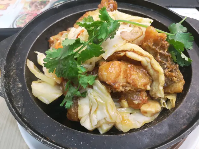 鲩魚腩外脆香口,肉質內軟,腐竹入味💪