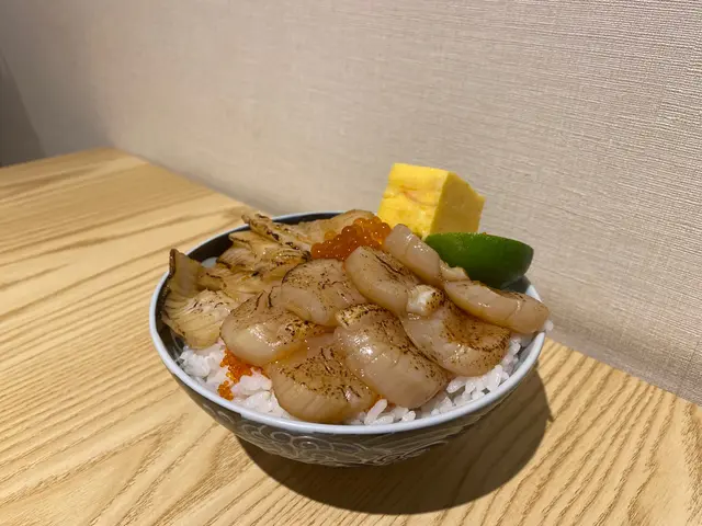 比目帆立丼