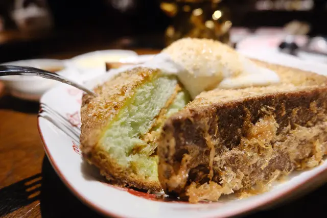 班斕花生醬西多士伴椰子雪葩