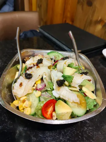 火焰左口魚邊牛油果沙律