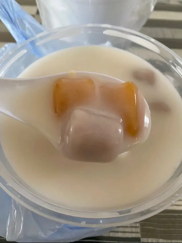 秘製椰子糊加芋圓