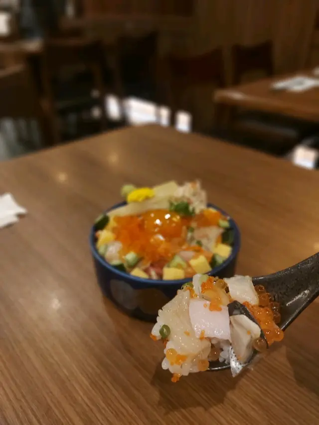 花錦魚生丼