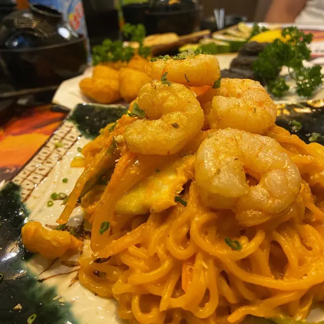 芝士海膽大蝦炒麵