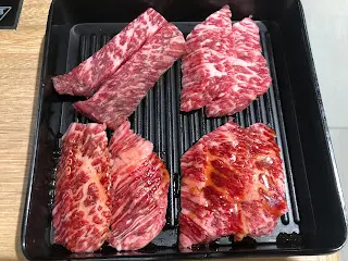 原味、燒肉汁及辣味蕯摩和牛牛肋肉
