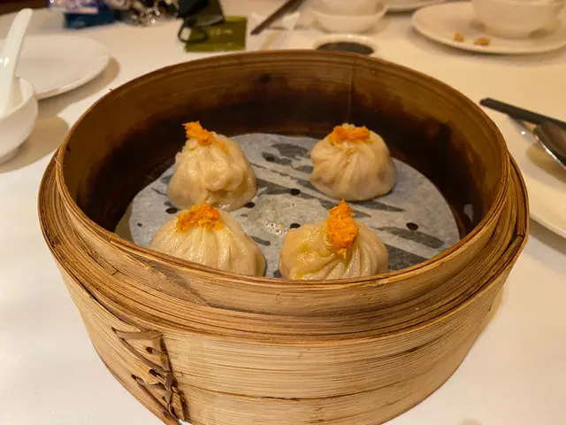 生拆蟹粉小籠包