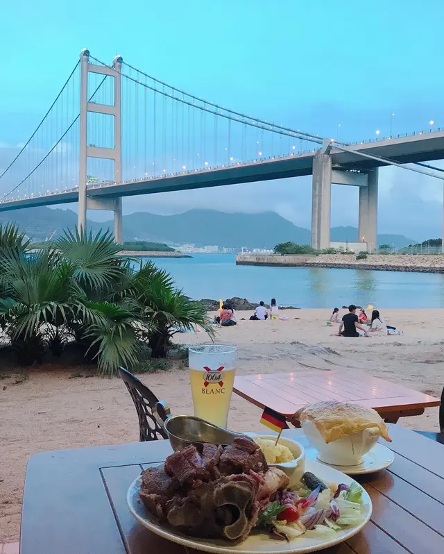 德國烤豬腿配薯蓉