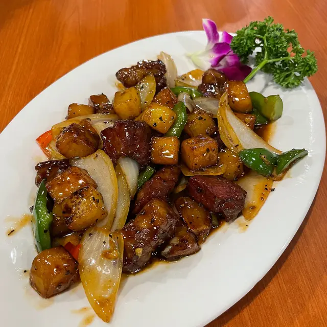 蜜椒薯仔牛柳粒