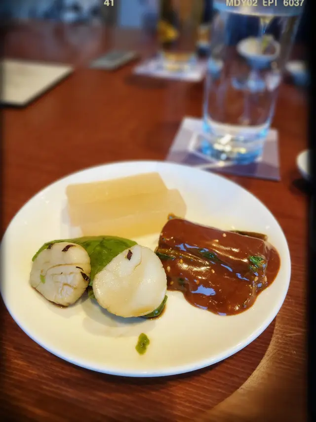 前菜拼盤：話梅冬瓜、麻醬拌菠菜、鮮紫蘇蒜醋帶子牛油果