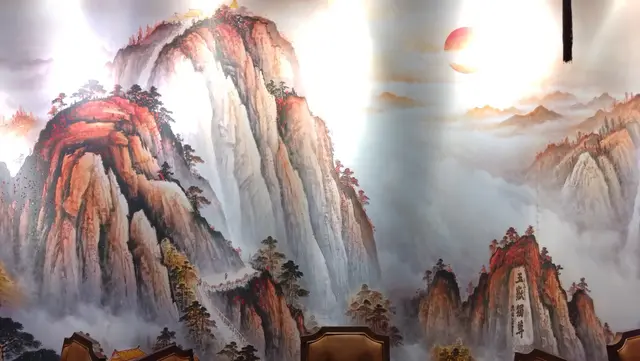 有幅五嶽獨尊山景畫