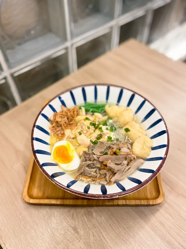 街頭雞鴨絲湯米粉