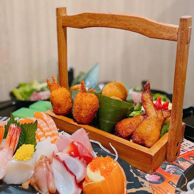 小食即叫即炸,咬落酥脆又好食!忌廉芝士無骨雞翼真係必食,咬落去有嫩滑嘅雞肉🐥芝味濃濃