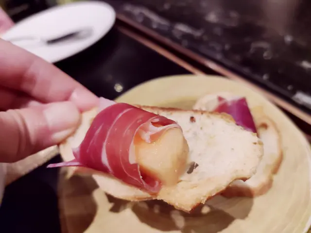 風乾火腿配哈蜜瓜多士