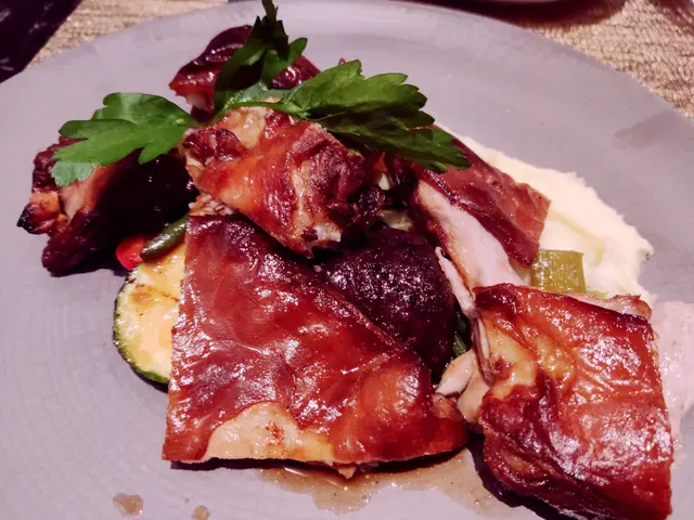 香烤乳豬配薯蓉及蔬菜