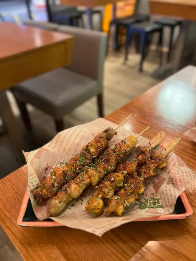 燒五花腩肉2串 燒雞軟骨2串