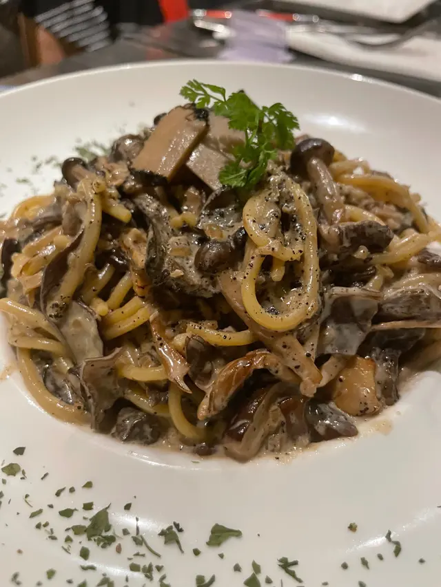 Spaghetti Mixed Mushroom with Black Truffles