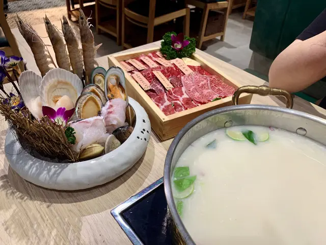 原來係泰式風味！😳
食落好清新，酸酸地幾開胃，同海鮮或肉類都好夾！
絕對會因為呢個湯底再返黎encore！👍🏻
同埋由始至終都唔洗加湯，夠晒原汁原味！☺️