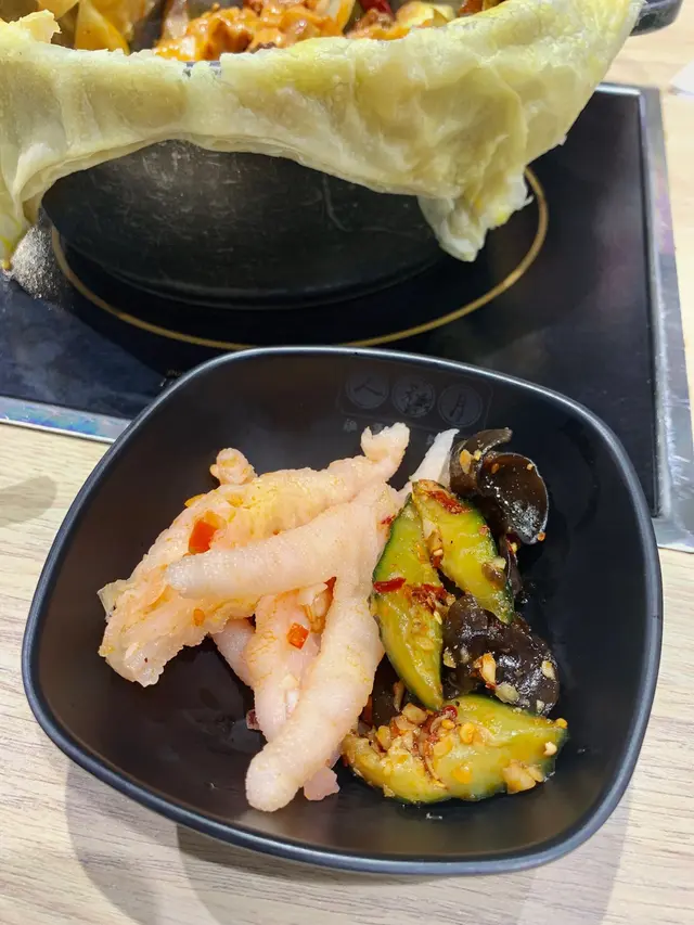 泰式鳳爪、手拍青瓜拌雲耳