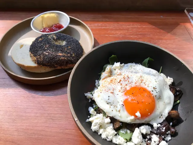 本身$88,再加$10要手調咖啡。蘑菇芝士鮮菜,整個配搭好好味😋