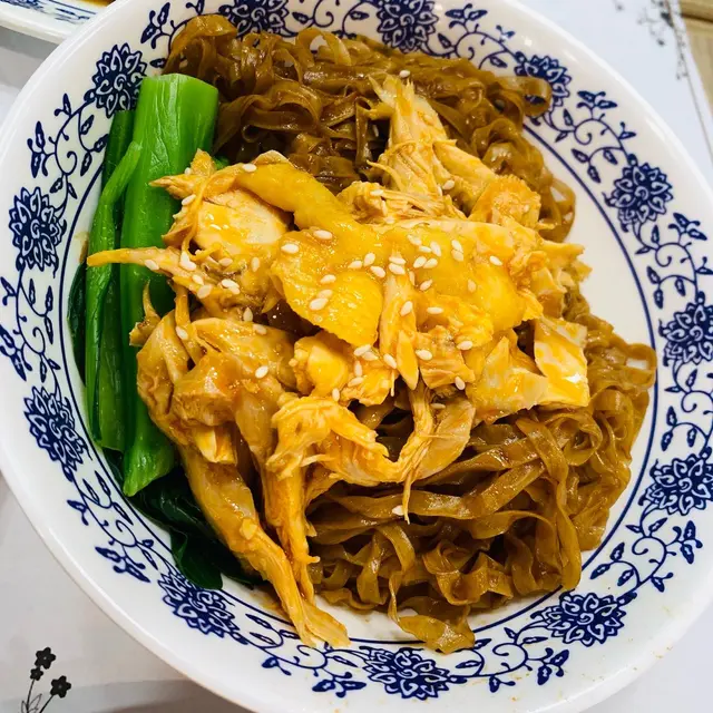 麻辣手撕雞撈麵