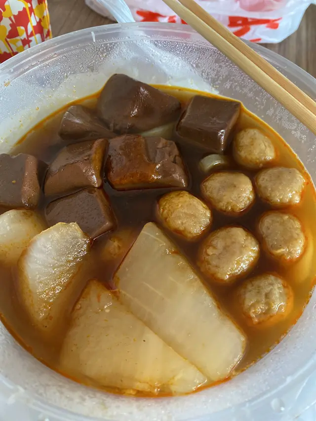 豬紅魚蛋蘿蔔微辣腩汁車仔麵