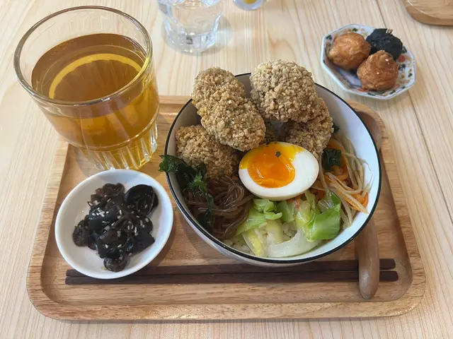 招牌豆乳鹽酥雞便當+花枝丸