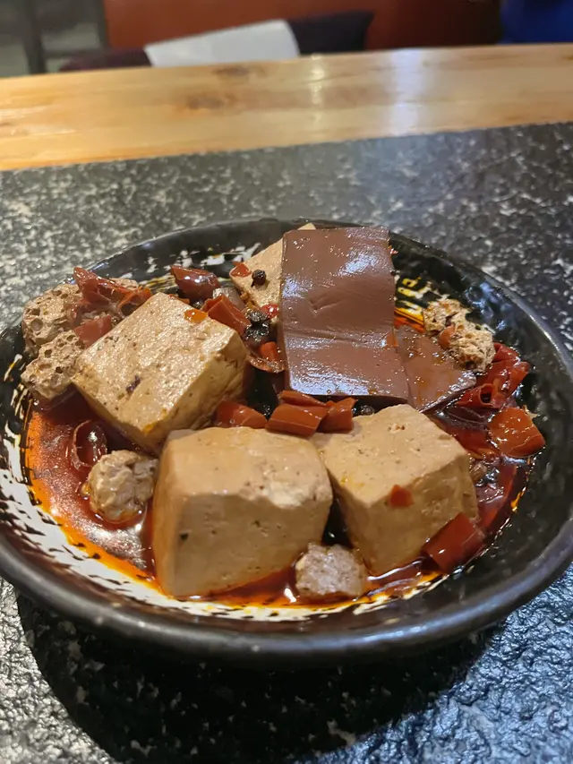 任食麻辣鴨血豆腐