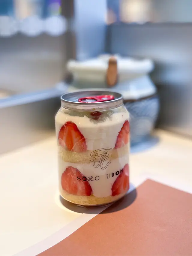 草莓罐裝牛乳蛋糕