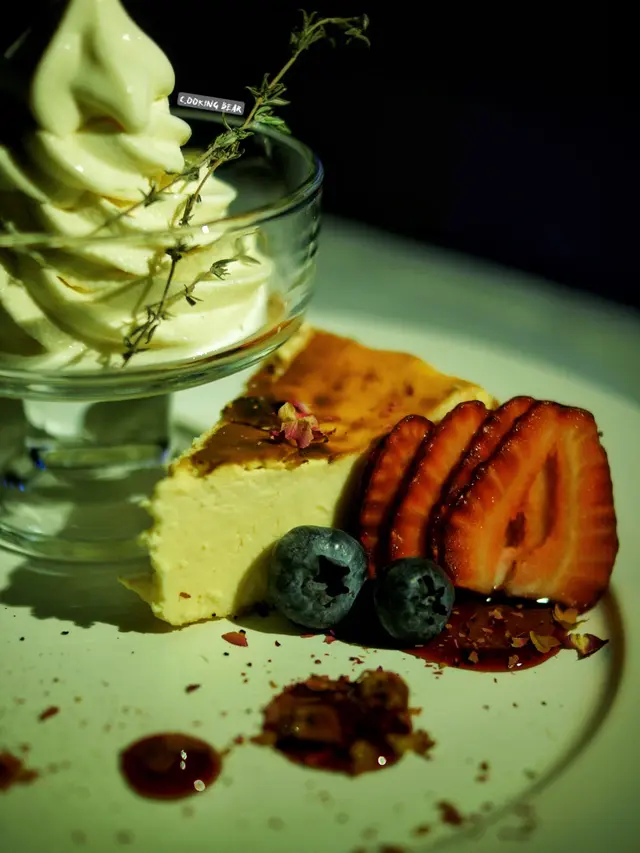 巴斯克芝士蛋糕配日本香滑牛奶雪糕