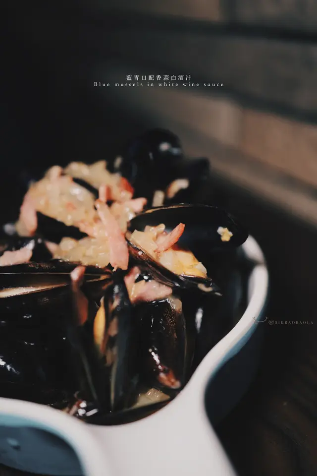 吃完青口後,還要清空盤子上的醬汁才算完成😋