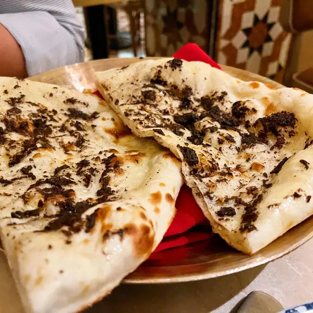 Truffle Cheese Naan 黑松露芝士烤餅