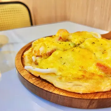 自家秘製茄醬鮮果海鮮烤烙餅批