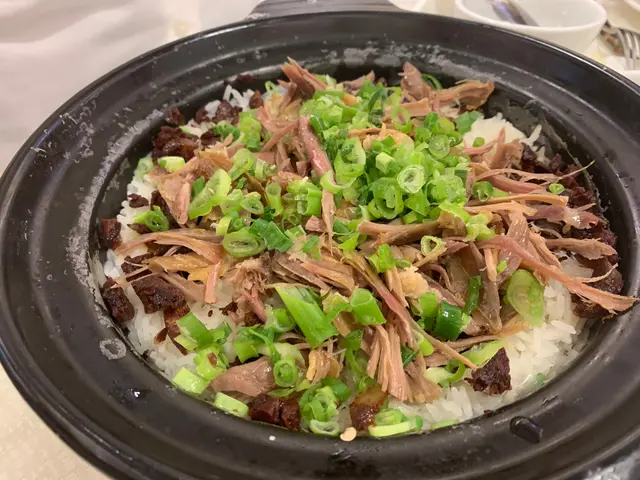 爆䓤油脾拆肉膶香煲仔飯